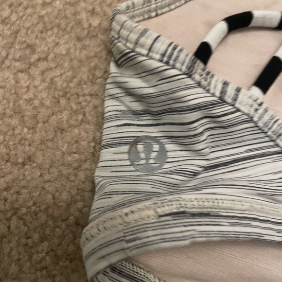 Lululemon sports bra - Picture 3 of 3